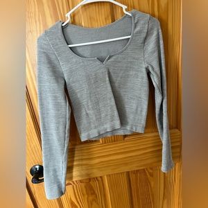 Cute grey basic top!